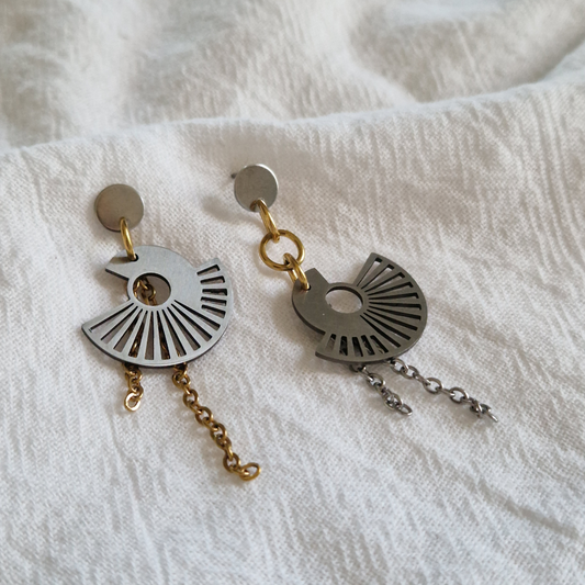 LIAM – Boucles d'oreilles pendantes géométriques éventail et chaînettes en acier inoxydable